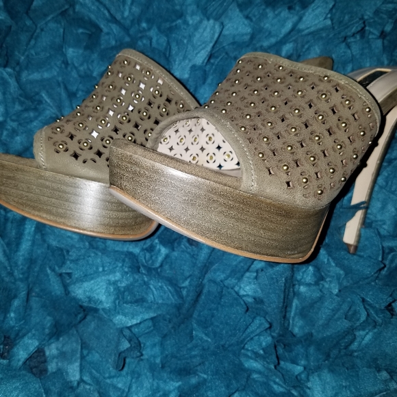 Guess heels olive green true to size never worn - Picture 3 of 4